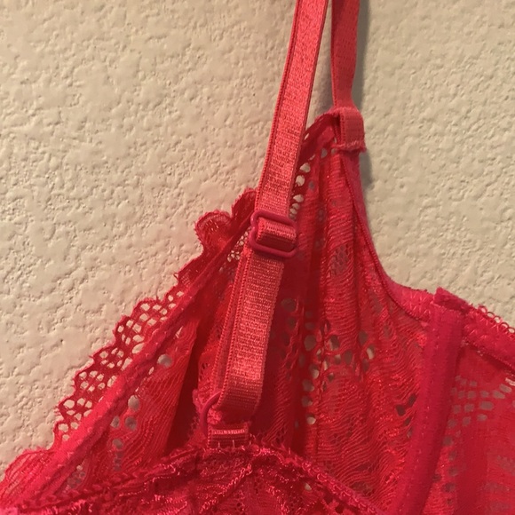 Hot pink lace bodysuit with snap closure - Picture 7 of 7